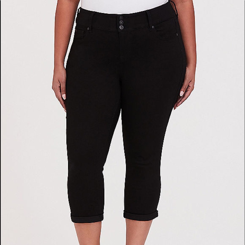 Torrid Black Cropped Jegging